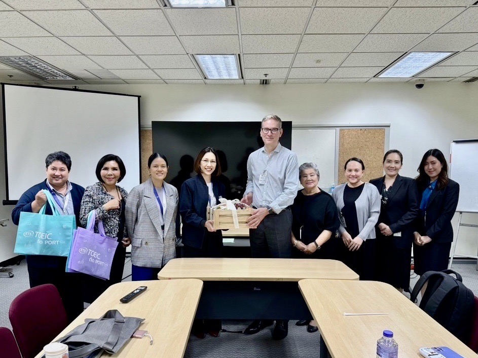 Dr.Jonathan Schmidgall, ETS Senior Research Specialist met with Thai Airways International